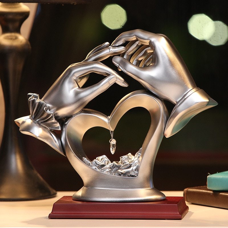 Hand Heart-Shaped Crystal Figurine – Wedding Gift & Ornament