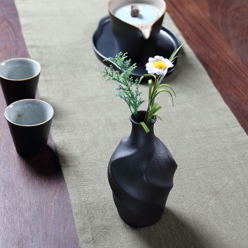 Ceramic vase simulating dry flower vase